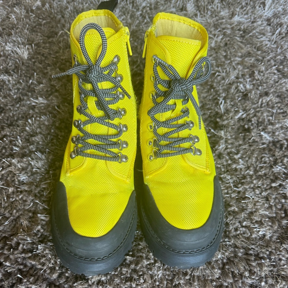 Steve Madden Timber bright Yellow and Black Lace-Up Boots women’s size 8 new